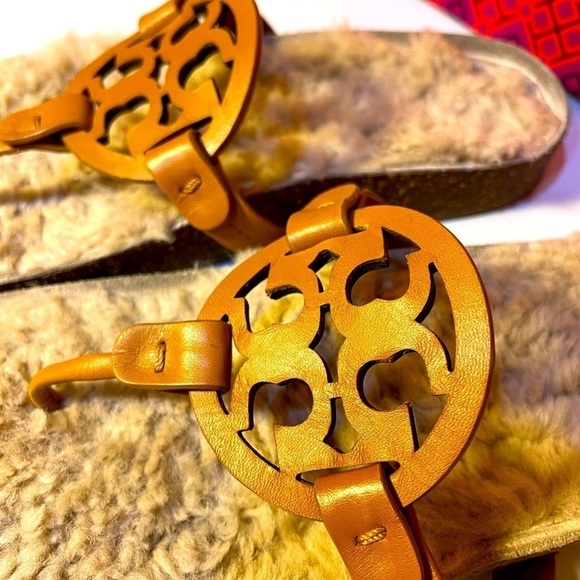 Tory BURCH Miller Cloud Shearling Cork Leather  Thong Sandal Size 9 Tan Neutral - Picture 6 of 12